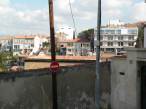  petits immeubles construits sur les rochers